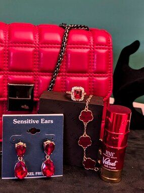 Red Like Dreams Crossbody handbag & Clover Jewelry Lot Set NWT
